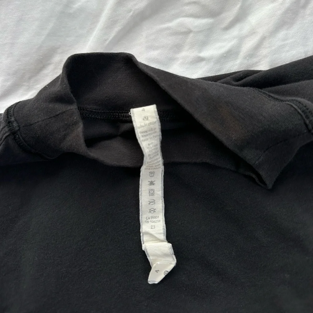 Lululemon T-Shirt in Size 4 - Picture 3 of 5